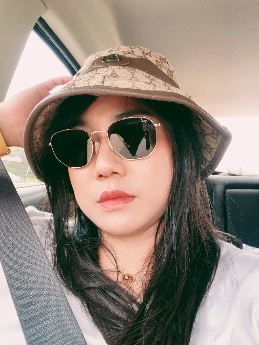 mydenimii's tweet photo. เล่นแต่งตัวเอย ทาเล็บเอย ฟิลเพื่อนสาวสุดๆ #ISeaYou https://t.co/rlnlFZuJyh