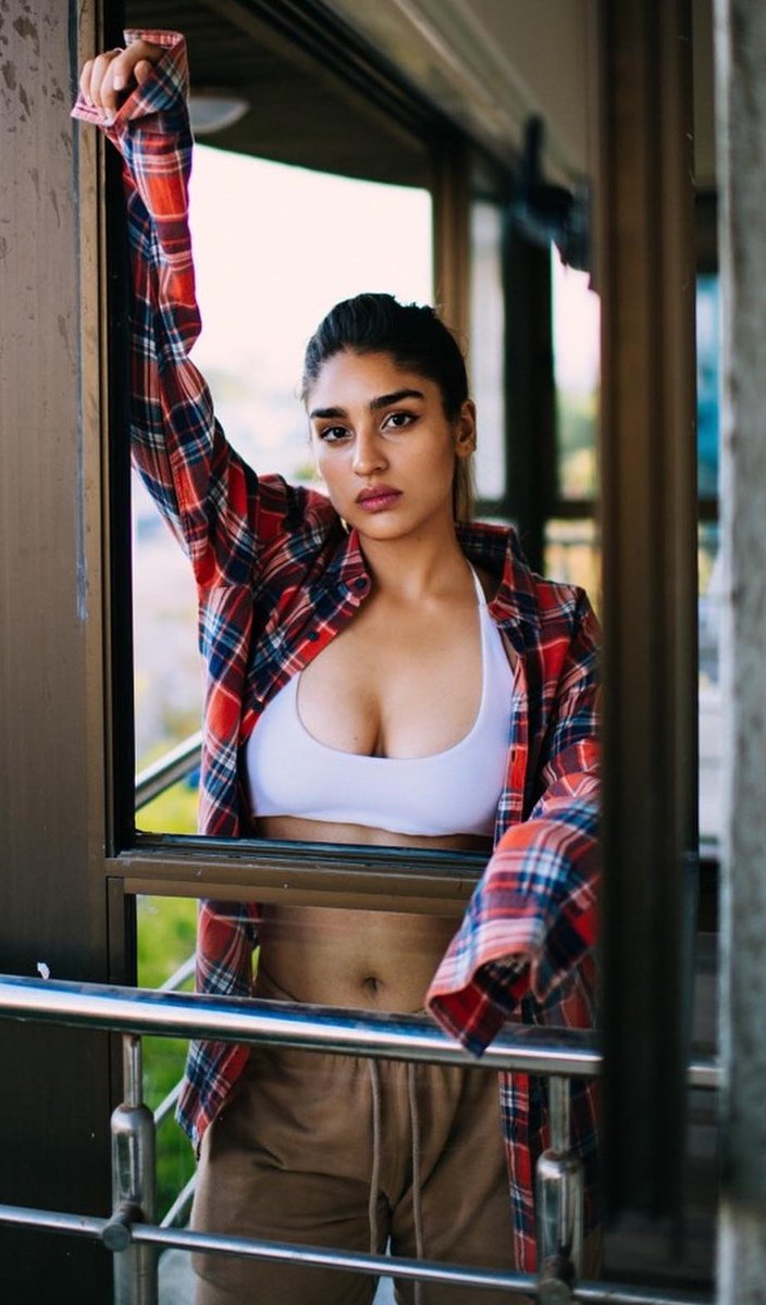 FtAY7JxaIAEqGCb?format=jpg&name=medium