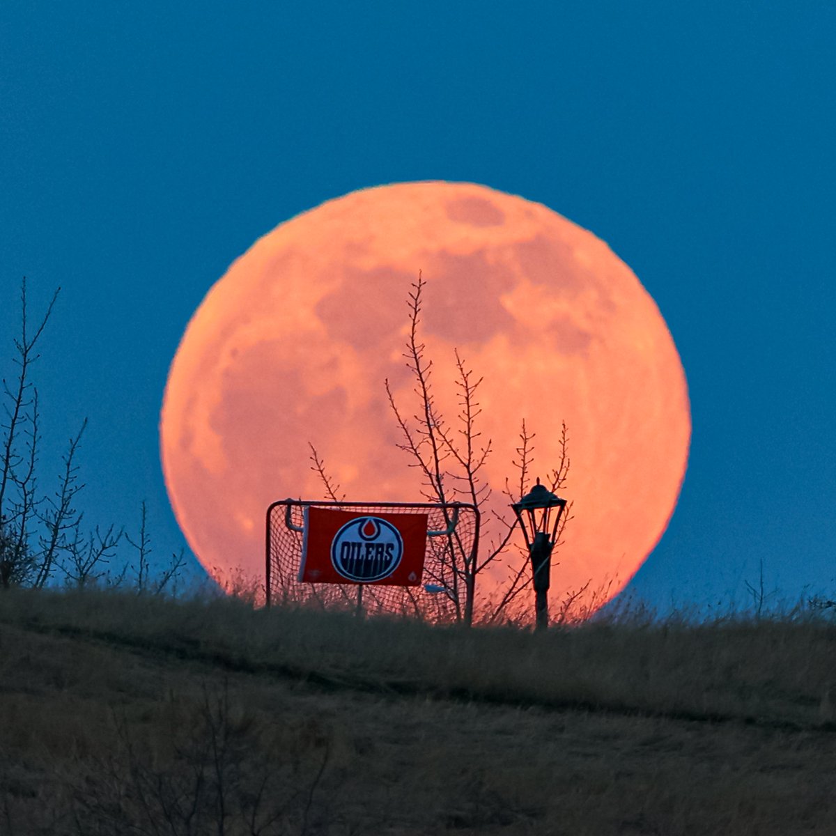 Vivek Dabral (@ekvivek) on Twitter photo <a href="/EdmontonRASC/">Astronomy Edmonton</a>
<a href="/EdmontonOilers/">Edmonton Oilers</a>
April Full Moon
5 Apr 2023
Click by Super talented <a href="/YEGHugo/">Hugo Sanchez</a> <a href="/EdmontonRASC/">Astronomy Edmonton</a>
<a href="/EdmontonOilers/">Edmonton Oilers</a>
April Full Moon
5 Apr 2023
Click by Super talented <a href="/YEGHugo/">Hugo Sanchez</a>