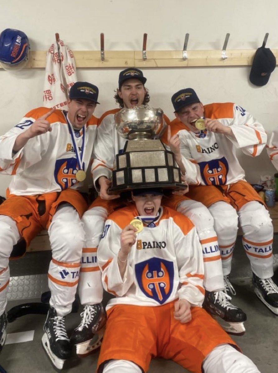 CHAMPIONS!

Congrats to #Flames prospect Topi Ronni and <a href="/tapparanuoret/">Tappara A-nuoret</a> on winning the U20 championship! Through the playoffs, Ronni scored 5 goals and 15 points through 12 games!