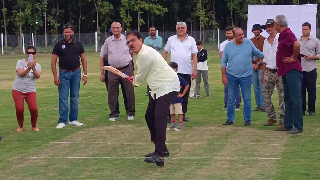 Happy birthday to a close friend, Former India Capt and Ex Chairman of Selectors the legendary Dilip Vengsarkar. 