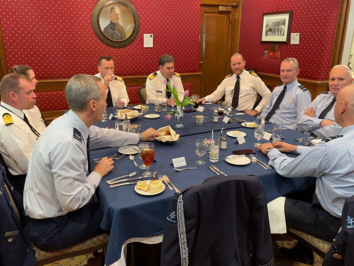 dennisluyt's tweet photo. Goed in Washington DC samen met @admiraalTas onze @NLintheUSA Defensie Attaché- en F35 JPO teams te spreken. Zij doen belangrijk werk op al die onderwerpen waarin @Defensie nauw samenwerkt met deze belangrijke bondgenoot. Dank voor jullie inzet! https://t.co/1Z04y98frF