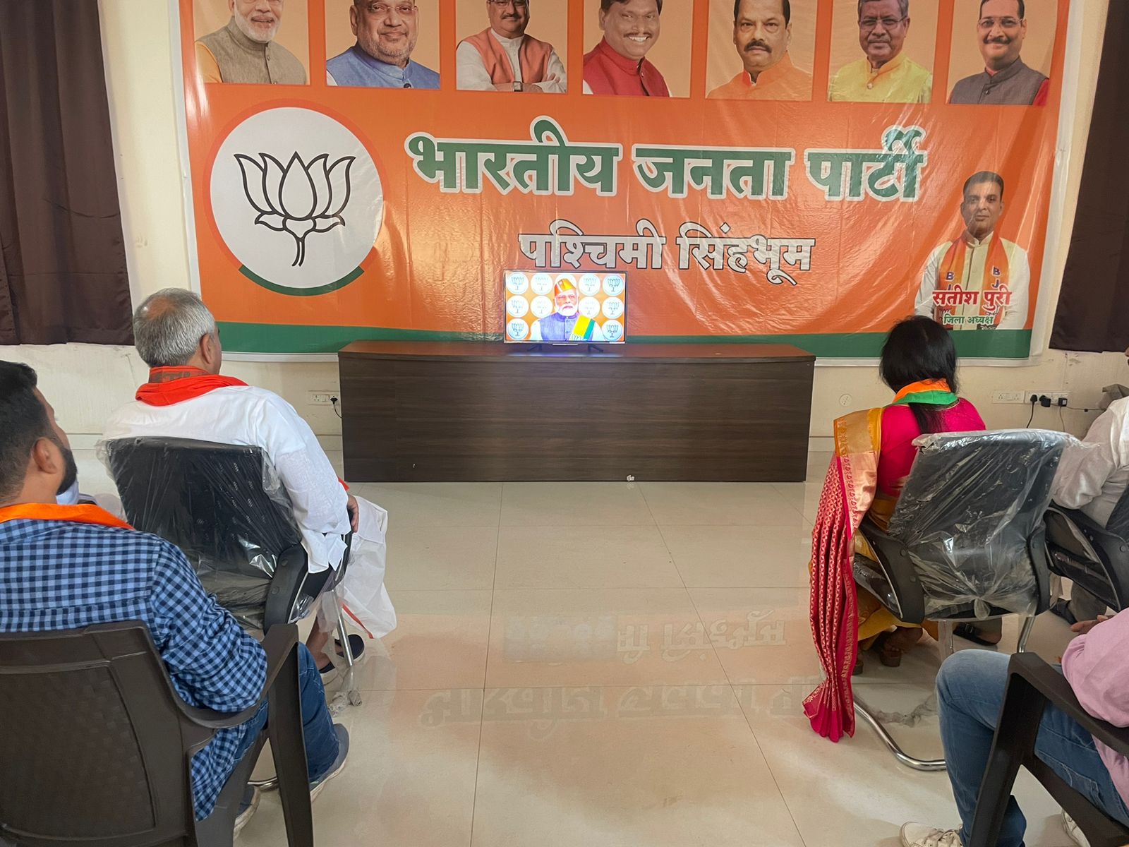 BJP प्रदेश मुख्यालय में मना पार्टी का 44वां स्थापना दिवस, फहराया BJP का झंडा- Party's 44th foundation day celebrated at BJP state headquarters, unfurled BJP flag
