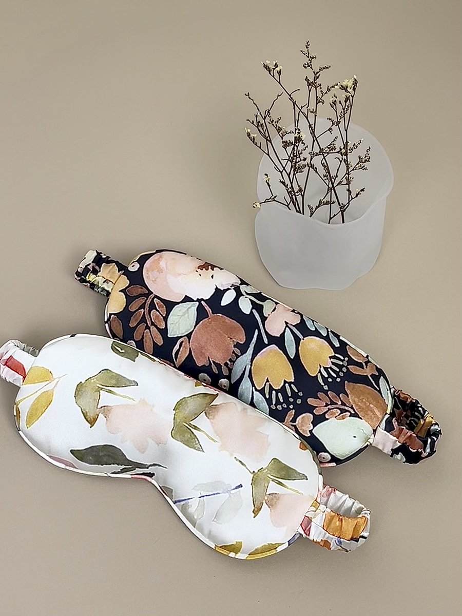 VazaSilk's tweet photo. Silk is known for its softness and smoothness, which makes it comfortable to wear and sleep in. #vazasilk #silk #sleepmasks #LuxurySleep #SoftAndSmooth #GoodnightBeauty #BeautyRest #BetterBeautySleep #HealthyHair #SmoothSkin #BeautyEssentials #SleepBetter #BeautySleep https://t.co/gBTrGbMq8I