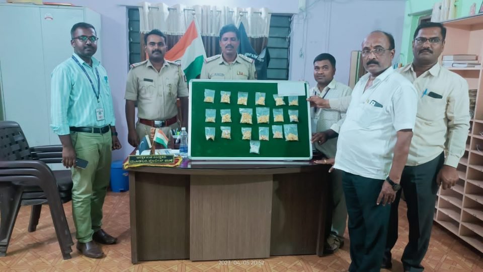 tbdnews's tweet image. *एक किलो सोन्याचे दागिने जप्त*
👇👇
tarunbharat.com/one-kg-of-gold…
#TarunBharat #belgaum #goldseized #election