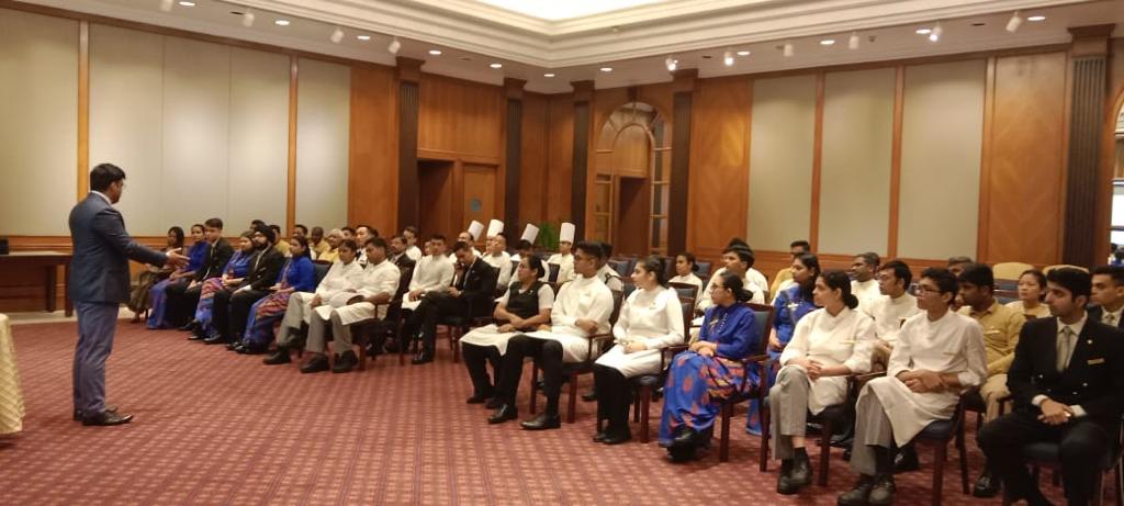 when_it_strikes's tweet photo. 𝐓𝐡𝐞 𝐎𝐛𝐞𝐫𝐨𝐢, 𝐌𝐆 𝐫𝐨𝐚𝐝, 𝐁𝐞𝐧𝐠𝐚𝐥𝐮𝐫𝐮 recently conducted a 𝐁𝐚𝐬𝐢𝐜 𝐋𝐢𝐟𝐞 𝐒𝐚𝐟𝐞𝐭𝐲training program.

📞+91984569539

#oberoi #oberoihotel #hotels #basiclifesafety #safetyfirst #lifesafety #firesafetytraining #safetytraining #lifesavingtips #whenitstrike https://t.co/pIcJ8o0CW1