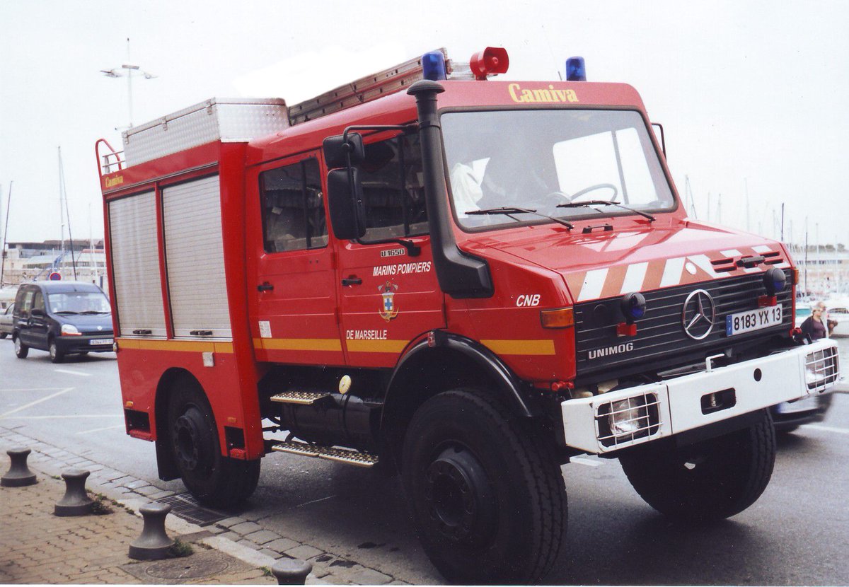 teambestioles's tweet photo. #Jeudibestioles
Direction @marseille et ses @MarinsPompiers 🇲🇫⚓️ avec ce #FPTL HR doté de 4 roues directrices.
Châssis @MBFRANCE_ Unimog 1650 double cabine 🚒 carrossé par @MCamiva.
DN 70 avant pour faciliter l'alim. dans les rues étroites du vieux Marseille.
Postes SLZ et CNB. https://t.co/jv1y1DAXPs