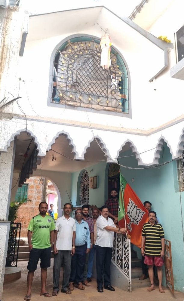 bjpmandrem's tweet photo. BJP Goa Secretary &amp; Ex-MLA of Mandrem Shri. @DayanandSopte hoisted BJP flag at his residence on the occasion of BJP Sthapana Diwas. Greetings to all the BJP Karyakartas on this day.

#BJPSthapanaDiwas #bjp4goa https://t.co/vXrPtqDfUB