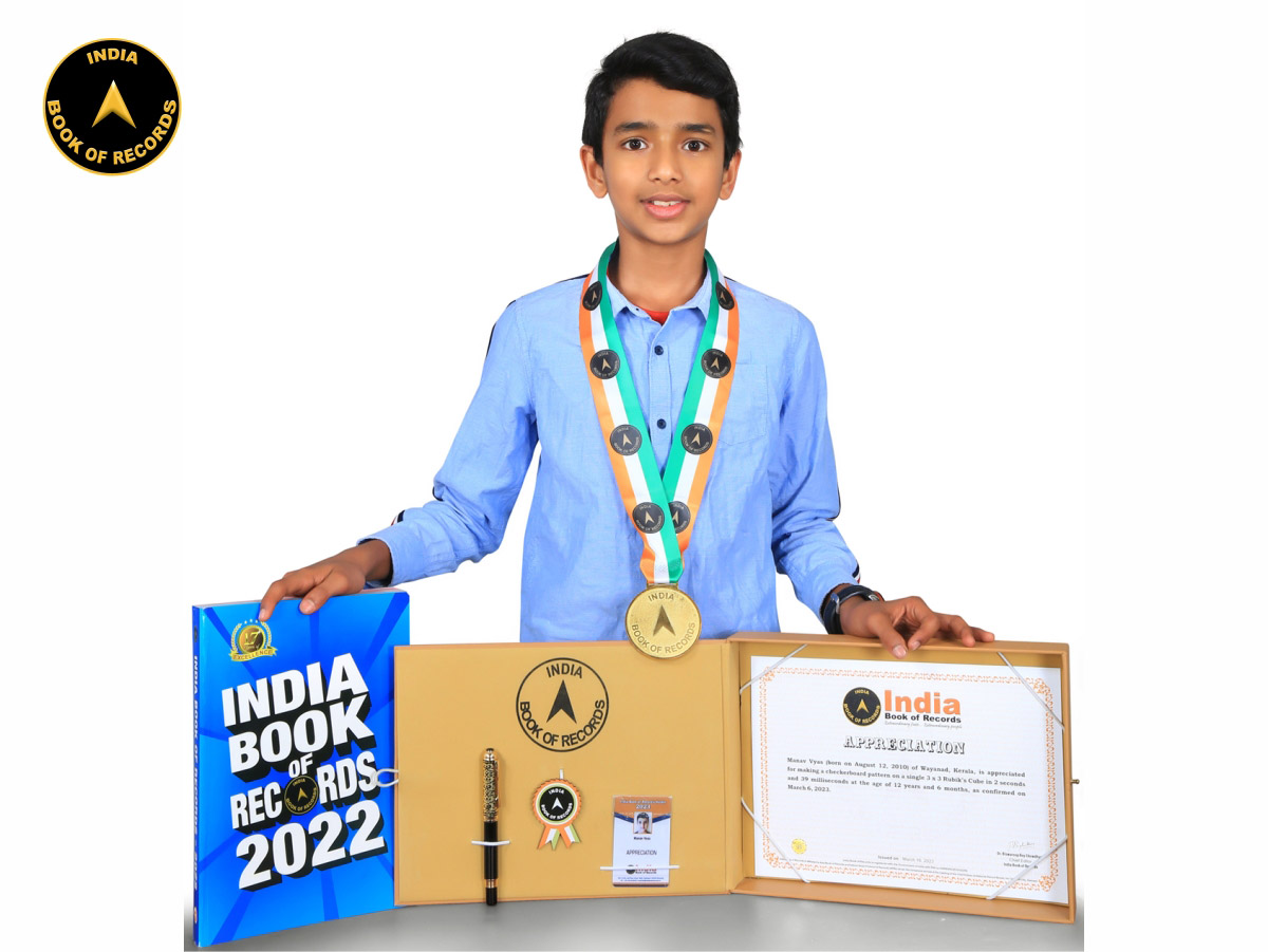 indiabookrecord's tweet image. Manav Vyas - Appreciation

Manav Vyas of #Wayanad, #Kerala, is appreciated for making a #checkerboardpattern on a single 3 x 3 #RubiksCube in 2 seconds and 39 milliseconds at the age of 12 years and 6 months, as confirmed on March 6, 2023.

Read At: indiabookofrecords.in/manav-vyas-app…