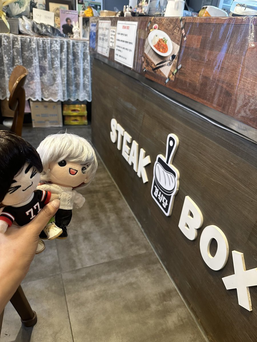 karakatemt's tweet photo. ถึงแว้ว อร่อยอย่างที่เค้าว่าจริงๆ 🍑🐰🐜💚 
#karakatemjinseoul #karakatemjinbusan #steakbox #yugyeom https://t.co/iqBij1TTPJ
