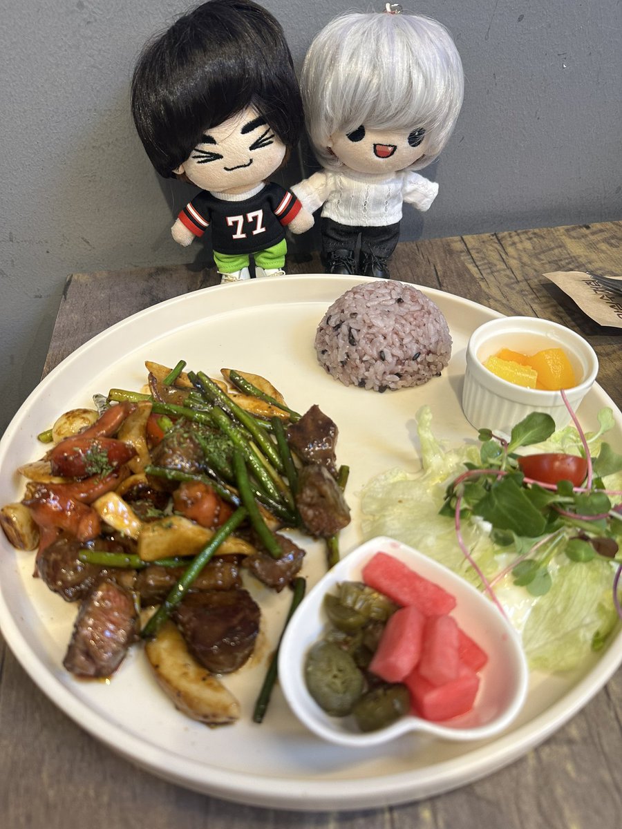 karakatemt's tweet photo. ถึงแว้ว อร่อยอย่างที่เค้าว่าจริงๆ 🍑🐰🐜💚 
#karakatemjinseoul #karakatemjinbusan #steakbox #yugyeom https://t.co/iqBij1TTPJ