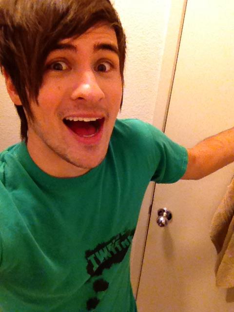 questionomatic's tweet photo. anthony wants to murder Jigglypuff https://t.co/avJBnZ7WkP