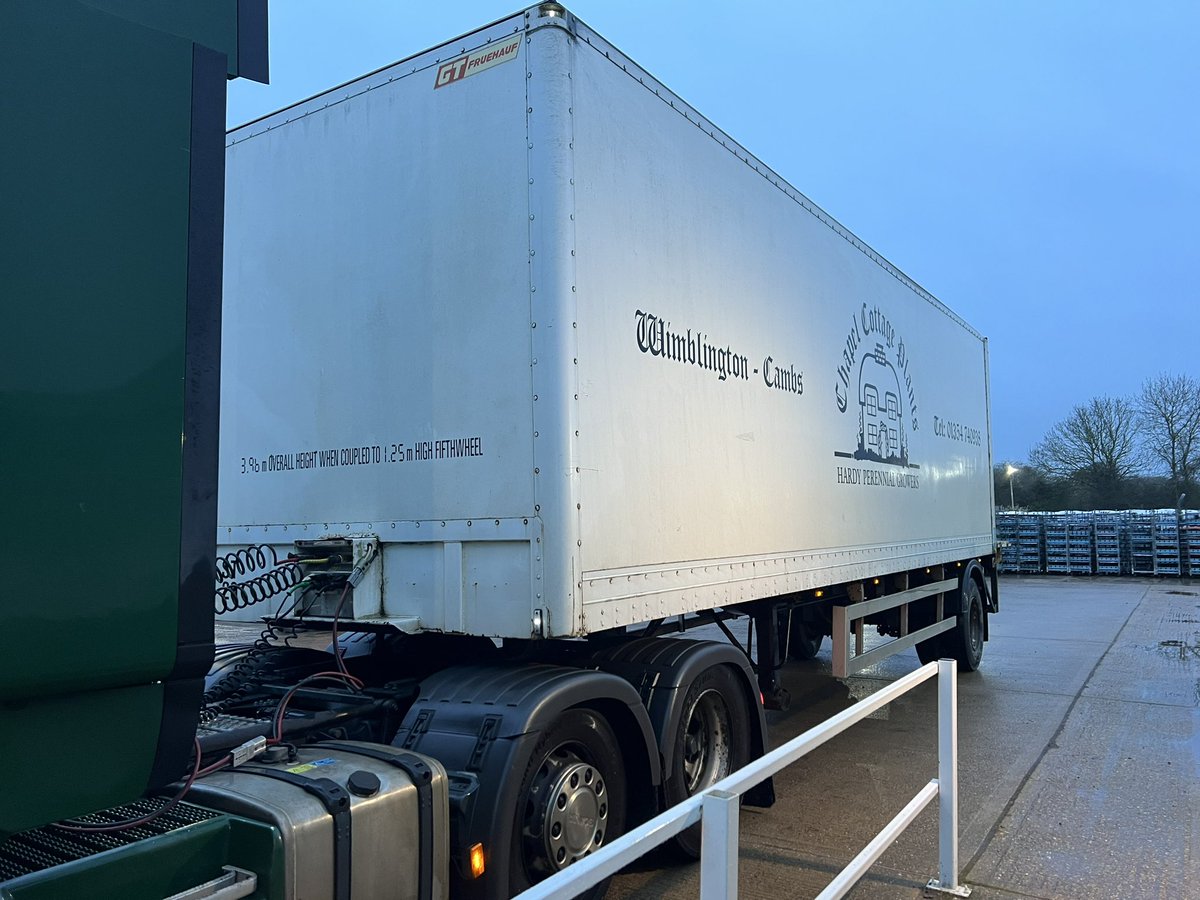 Last few deliveries loading and on their way to garden centres today before the Easter weekend. 

#gardening #easter #plants #britishgrown