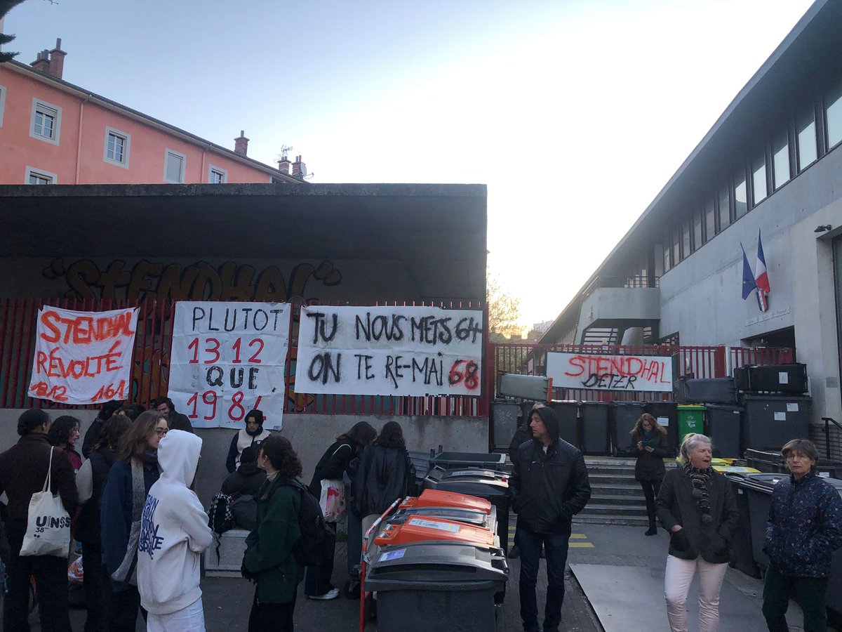 À Grenoble, les lycées Stendhal et Eaux Claire sont bloqués ce matin !