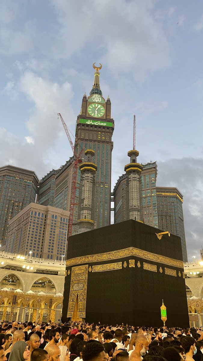 "الحمدلله قد طاب اللقاء وقرة العيون الحمدلله الذي بلغني مكة ، وسكينتها ، وأرضها ، ربي استودعتك أدعية فاض بها قلبي فاستجبها لي ، ولا تجعله آخر عهدي في بيتك الكريم الحمدلله الذي رزقني اتمام العُمرة اللهم اجعلها عمرة مقبولة"❤️