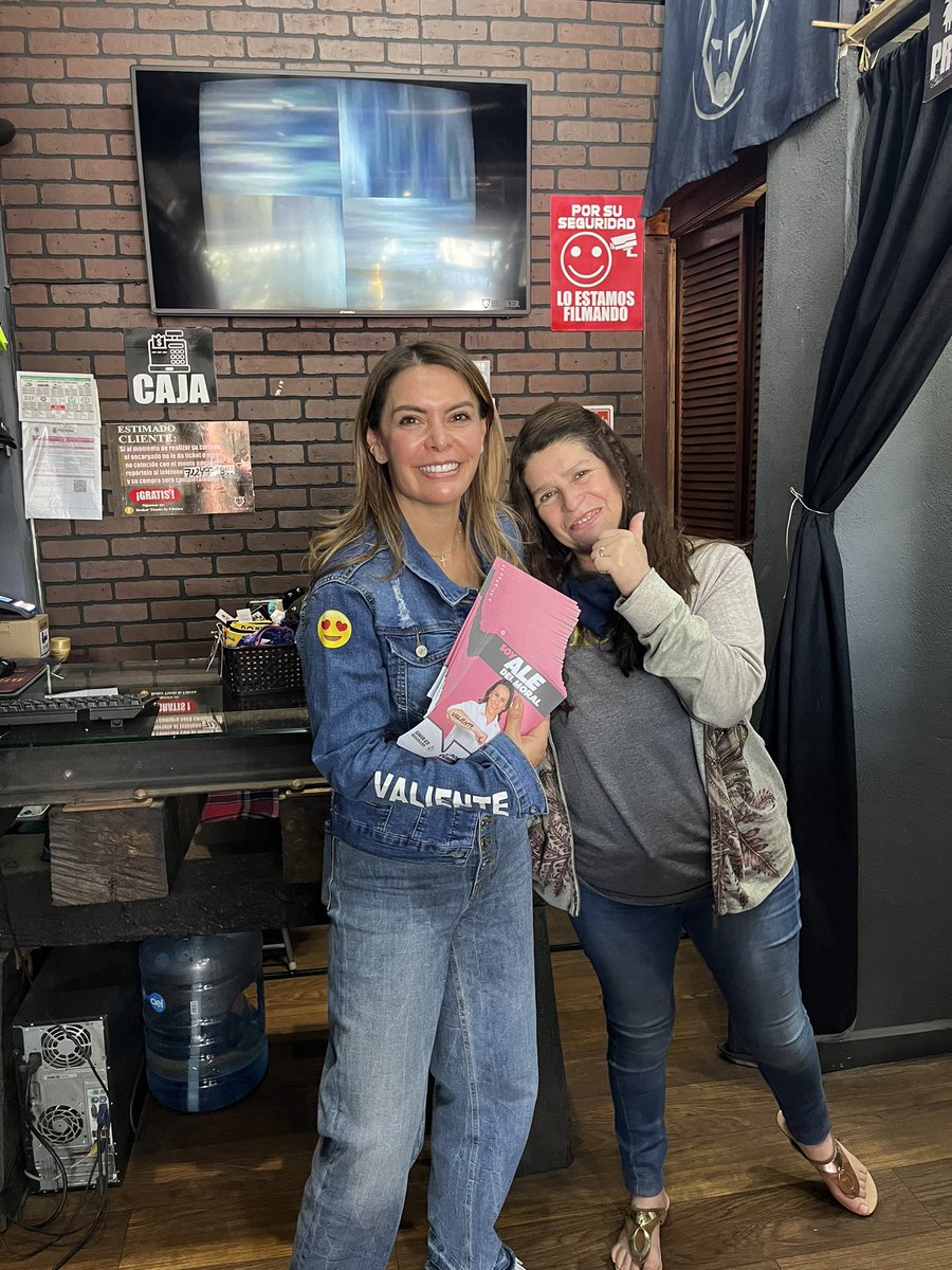 Sol_EnriquezC's tweet photo. Hoy estuvimos compartiendo la propuesta de nuestra candidata @AlejandraDMV junto con nuestra diputada federal @LauraBarreraF vamos recorriendo las calles, tomando acción y tocando corazones❤️✨únete a la #RutaDeLaReconciliación #AleGobernadora #Edomex https://t.co/TYpKGMlHYK