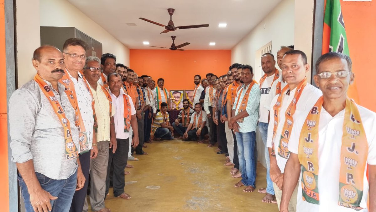 bjpmandrem's tweet photo. BJP Mandal Mandrem under the leadership of BJP Goa Pradesh Secretary &amp; Ex-MLA of Mandrem Shri. @DayanandSopte celebrated BJP Sthapana Diwas at Mandrem BJP office with Karyakartas from Mandrem Constituency.

#bjpsthapanadiwas #bjp4goa #bjp4mandrem https://t.co/6WX2Krdhtk