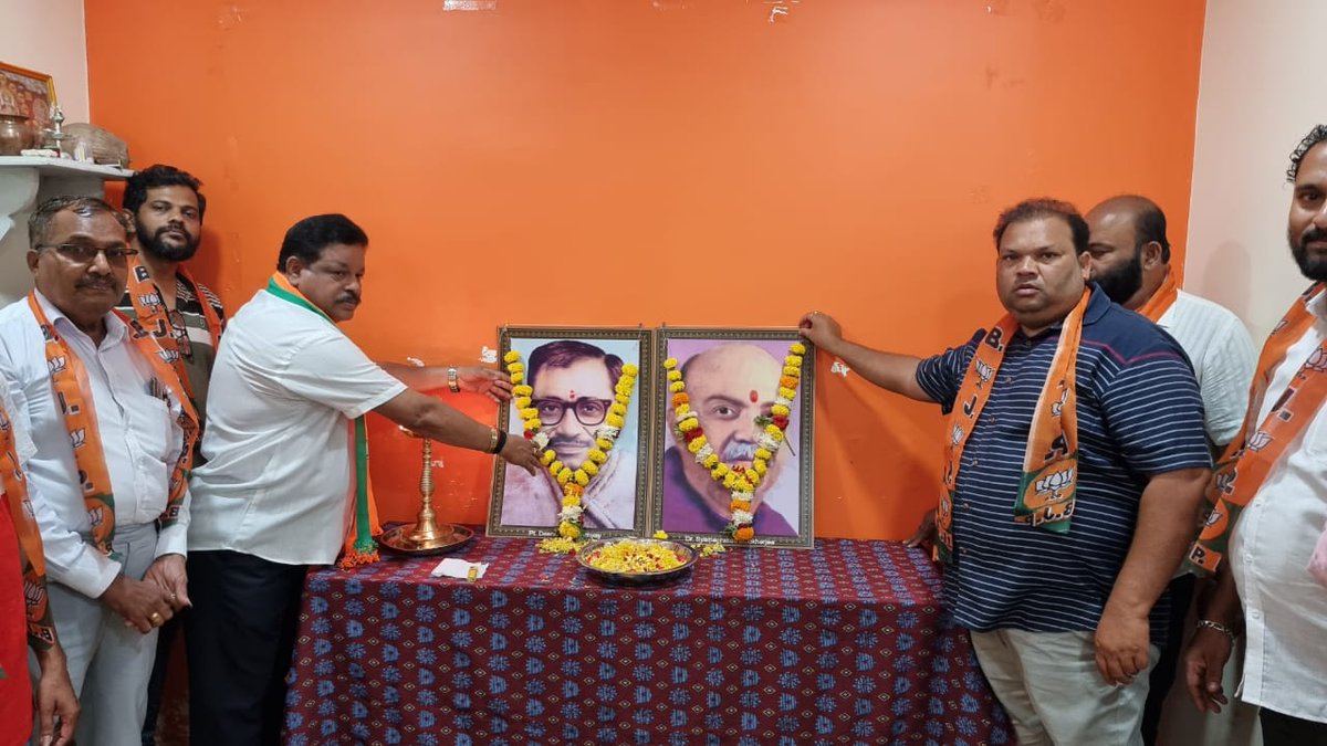 bjpmandrem's tweet photo. BJP Mandal Mandrem under the leadership of BJP Goa Pradesh Secretary &amp; Ex-MLA of Mandrem Shri. @DayanandSopte celebrated BJP Sthapana Diwas at Mandrem BJP office with Karyakartas from Mandrem Constituency.

#bjpsthapanadiwas #bjp4goa #bjp4mandrem https://t.co/6WX2Krdhtk