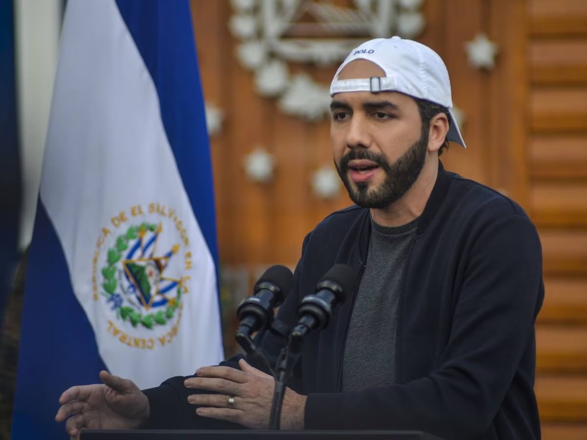 L_ThinkTank's tweet photo. [ 🇸🇻 SALVDOR ]

🔸 « Pensez ce que vous voulez de Donald Trump, mais imaginez si cela se produisait dans un autre pays, où un gouvernement arrêtait le principal candidat de l'opposition. Washington ne peut plus utiliser la "démocratie" comme politique étrangère. » - Président du Salvador, Nayib Bukele