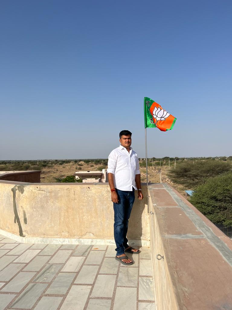 VikaramadityaS's tweet photo. जय भाजपा, विजयी भाजपा! 🚩
भारतीय जनता पार्टी के स्थापना दिवस के अवसर पर निज निवास पर भाजपा का भव्य झंडा फहराया!
#SelfiewithFlag
@BJP4India @BJP4Rajasthan https://t.co/Nx9zBYrafG