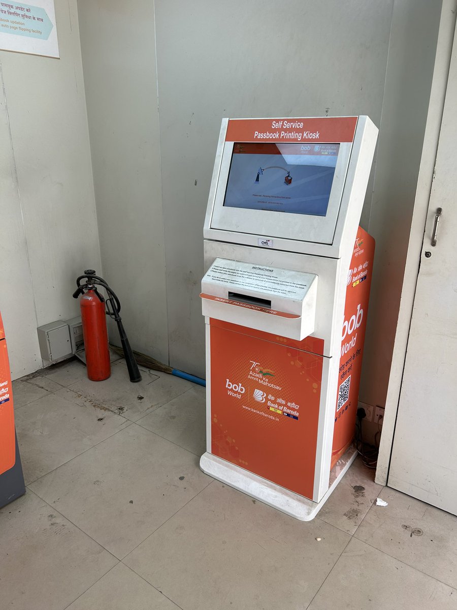 prejitchandran's tweet photo. @BankofBarodaCEO is this the way you run an ATM #Bangalore Gen Next Branch ATM . @bankofbaroda hats off to your Branch Heads . https://t.co/2Y9pXIM9RS