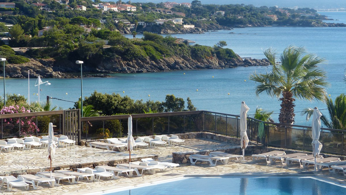 Magnifique vue sur la baie des Issambres, un pur bonheur
#lesIssambres #RoquebruneSurArgens #SunSeaRoc #Tourisme #VisitCotedAzur #visitvar #CotedAzurFrance #JeudiPhoto #photodujour 
<a href="/SUNSEAROC/">Roquebrune s/ Argens</a> <a href="/VisitCotedazur/">Côte d'Azur France</a> @VisitVar