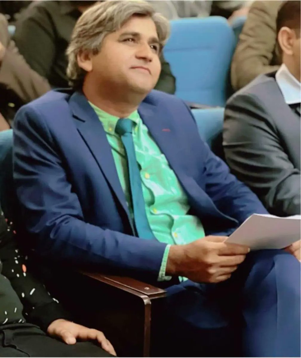 ShehnilaZardari's tweet photo. My classmate Dr. @engrsawand has been killed this morning as a result of a tribal fued. This is a very disturbing news for me. We worked on several research projects together. Can't believe he is no more with us. Please pray for his family. https://t.co/HrXNCqr453