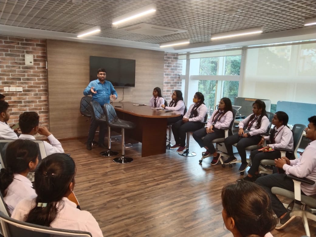 Team @EMTEKCOE interacting & explaining about Industry 4.0 and Emerging technologies to Students from United School of Business Management, Bhubaneswar #industry40 #emergingtechnology #stpi #stpicoe
@stpinext  @stpiindia @stpibbsr @arvindtw