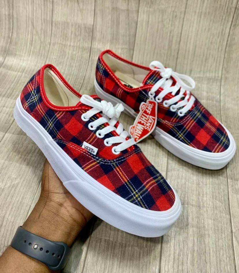 suma_clever's tweet photo. Baada ya muda mrefu kupita
Hatimae Mwana mpotevu karudi
Nyumbani
It's #TeamVans time
Size 37-43 tu
65,000/- https://t.co/0wnWKGrVxf