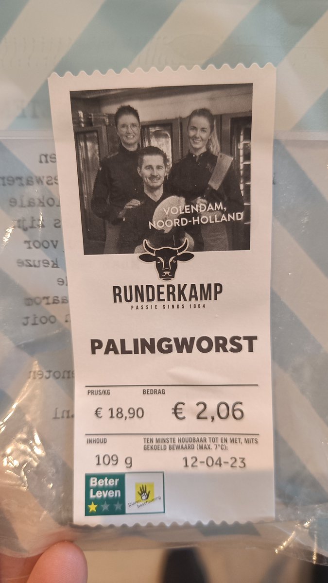 ippel's tweet photo. @albertheijn ik stik net bijna in plastic om de plakjes palingworst. Graag actie ondernemen. https://t.co/PMdhJ1cIAa