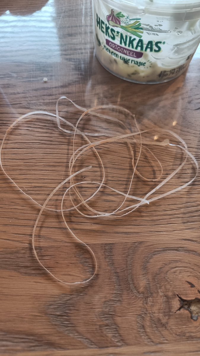 ippel's tweet photo. @albertheijn ik stik net bijna in plastic om de plakjes palingworst. Graag actie ondernemen. https://t.co/PMdhJ1cIAa