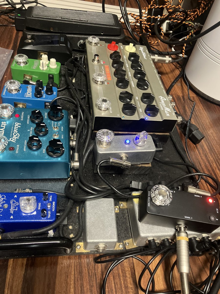 ic00guitarist's tweet photo. うん
やっぱオシャレ

#ギター
#エフェクターボード
#RevoLeffects https://t.co/GHaZPRWhl2