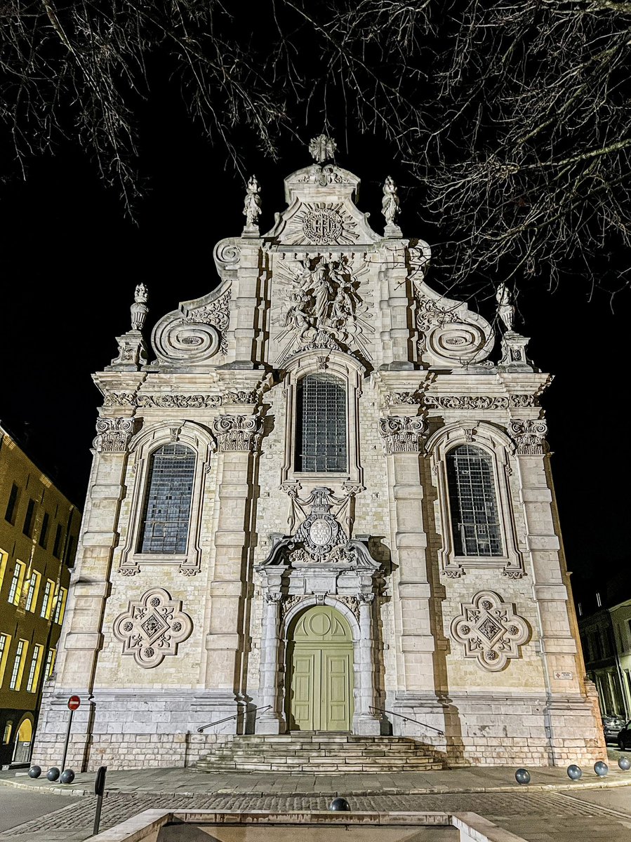 #JeudiPhoto | La chapelle des Jésuites de Cambrai, l'un des plus beaux joyaux de l'Art baroque septentrional. 📸✨🏛️

#architecture #nocturne #tourisme #monument #historique #art #patrimoine #edifice #baroque #nuit #cambrai #agglocambrai #cambrésis

Crédit photo : <a href="/Agglo_Cambrai/">Agglo de Cambrai</a>