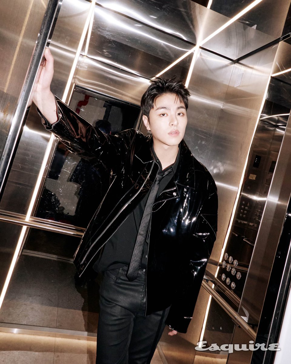esquirekr's tweet photo. 완전체로 있을 때 더 빛이 나는 그룹이죠. 아이콘을 만났습니다. 에너지가 가득했던 현장을 그대로 사진에 담아왔습니다. 에스콰이어 홈페이지에 더 많은 사진이 있으니 서둘러 놀러와 주세요.
-
@iKONIC_143 #아이콘 #iKON #김진환 #바비 #송윤형 #구준회 #김동혁 #정찬우 #에스콰이어 #ESQUIREKOREA https://t.co/pij8VG1QDN