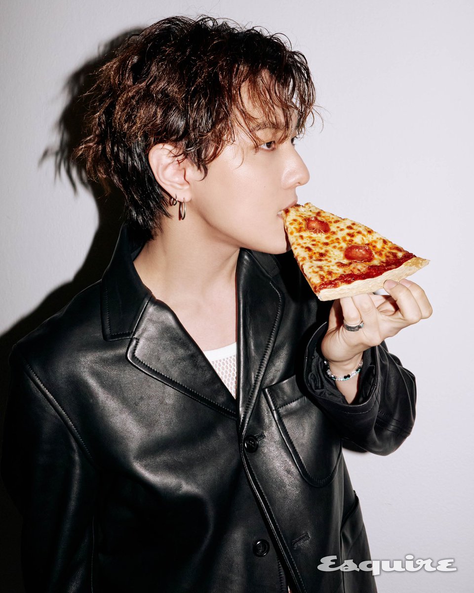 esquirekr's tweet photo. 완전체로 있을 때 더 빛이 나는 그룹이죠. 아이콘을 만났습니다. 에너지가 가득했던 현장을 그대로 사진에 담아왔습니다. 에스콰이어 홈페이지에 더 많은 사진이 있으니 서둘러 놀러와 주세요.
-
@iKONIC_143 #아이콘 #iKON #김진환 #바비 #송윤형 #구준회 #김동혁 #정찬우 #에스콰이어 #ESQUIREKOREA https://t.co/pij8VG1QDN