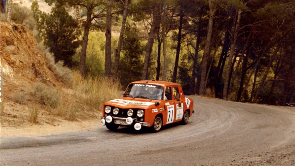 RallyCatalunya_'s tweet photo. ⏪ Pep Bassas va començar amb un @renault_esp 8 la seva carrera de pilot, continuant amb un R5 amb el qual va ser subcampió del #VolantRACC del '83 i campió de Catalunya el '84, acabant amb un R11 per a ser campió d'Espanya G.N el '85!

#RallyCatalunyaHistòric #TBT https://t.co/0mDcRyVr32