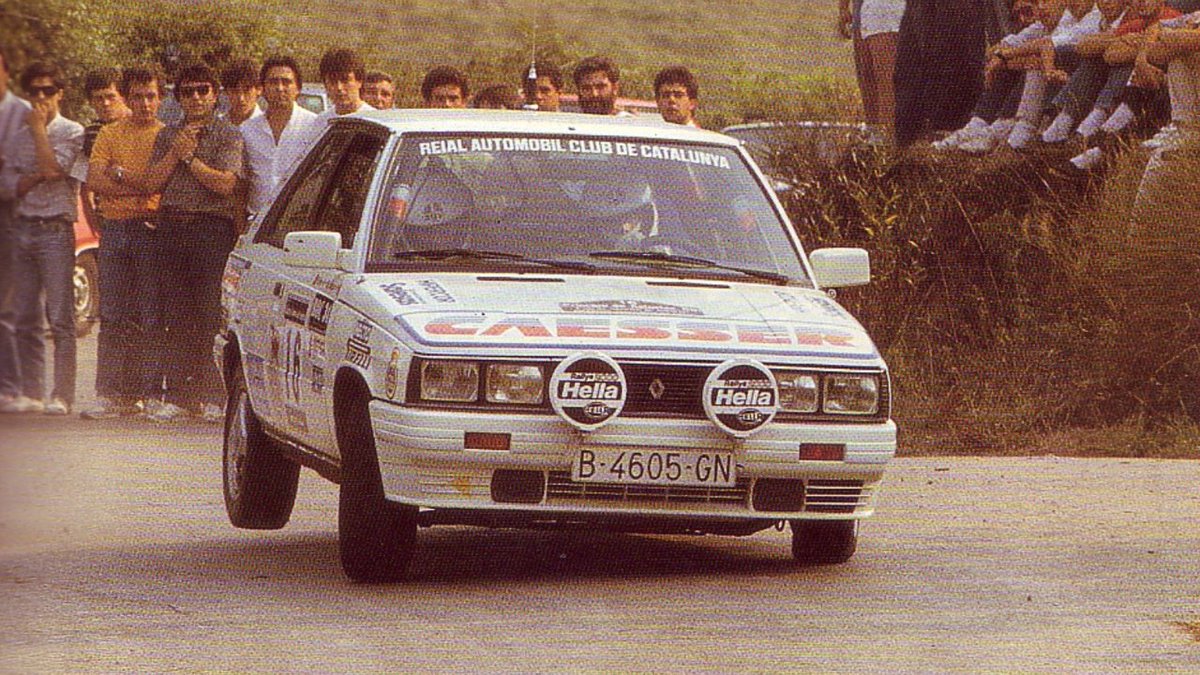 RallyCatalunya_'s tweet photo. ⏪ Pep Bassas va començar amb un @renault_esp 8 la seva carrera de pilot, continuant amb un R5 amb el qual va ser subcampió del #VolantRACC del '83 i campió de Catalunya el '84, acabant amb un R11 per a ser campió d'Espanya G.N el '85!

#RallyCatalunyaHistòric #TBT https://t.co/0mDcRyVr32