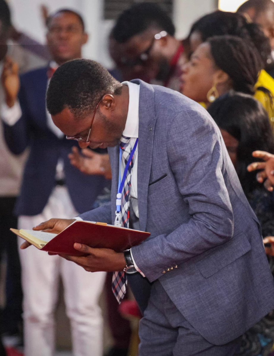 ptemiloluwaola's tweet image. #MyCompassDaily
I SAW THE QUESTIONS BEFORE THE EXAM

I was in my second year in the University as a law undergraduate. We had a course that was not too interesting - Nigeria Legal System. I tried my best to review that course daily. When we were to have our first test...