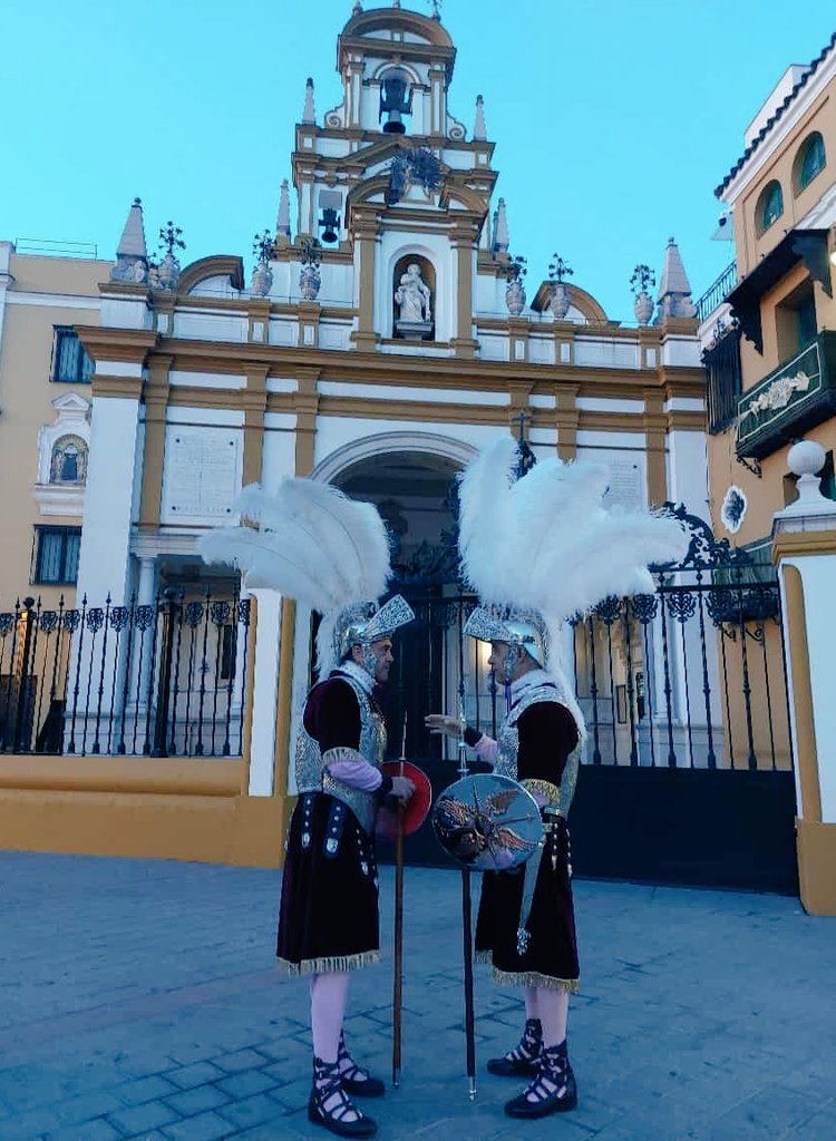 Hdad_Macarena's tweet photo. Es #JuevesSanto en la Macarena.

#lamacarena 

📷 Sole Gómez https://t.co/KEuZKUk1AJ