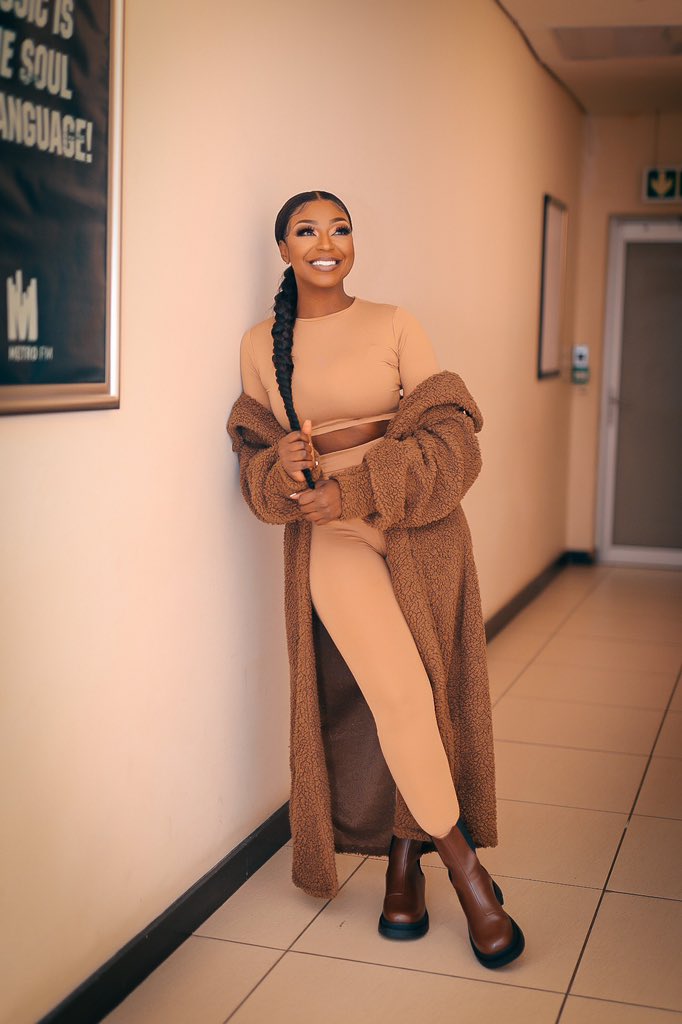 Trust your journey. If you don't know where you're going, even the smallest of distractions will look like opportunities.

So, tighten up your walk with God, stay close to Him and lean on His guidance, it's getting crucial out here!

#AHiFambeni Let's #BreakAwayWithKhutsoTheledi