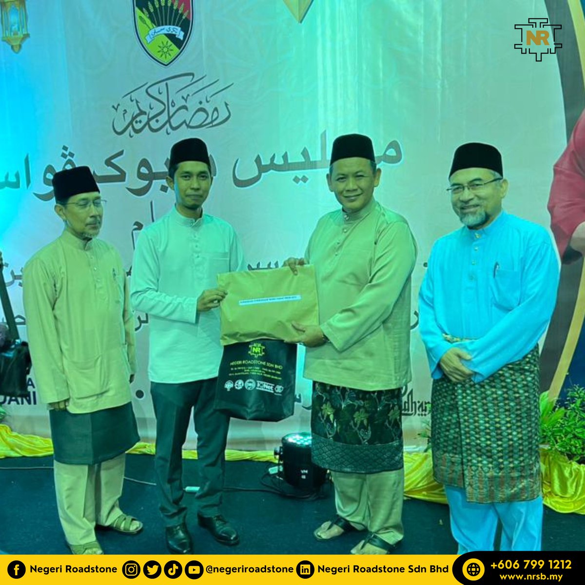 negeriroadstone's tweet photo. MAJLIS BERBUKA PUASA BERSAMA MENTERI BESAR NEGERI SEMBILAN

Tarikh: 4 April 2023
Masa: 6:30 PM - 10:00 PM
Tempat: Kediaman Rasmi Menteri Besar Negeri Sembilan
#nrsb #negeriroadstone #menteribesarnegerisembilan https://t.co/cbtb3wScw0
