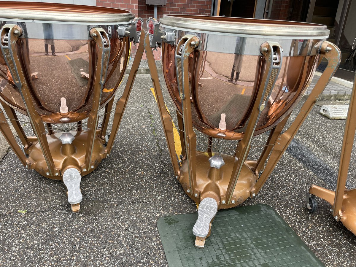 中古ティンパニ ラディック4台1セット、只今クリーニング中〜。この