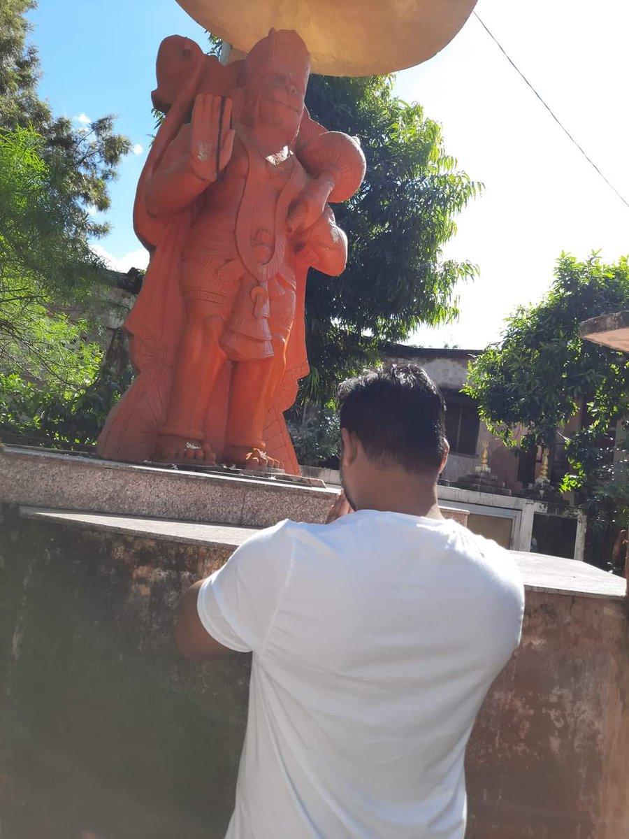बचपन से ले कर अब तक जब कोई भी काम मुश्किल लगा तो बस एक ही नाम लिया जय बजरंगबली. Source of courage, wisdom, devotion श्री हनुमान जन्मोत्सव की हार्दिक शुभकामनाएं...🙏 #HanumanJayanti