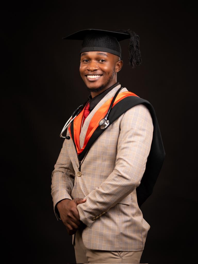 Hazeldine265's tweet photo. Bachelor of Medicine, Bachelor of Surgery (MBBS;Mw). Bagged it, loved it.  #classof2022 #graduation https://t.co/W3V4b3Kp6C