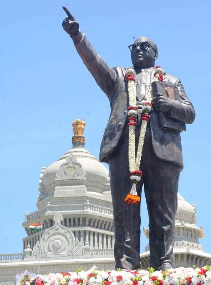 RaviSagarAAP's tweet photo. सुवर्ण विधान सौधा के सामने 3 मूर्तियों का उद्घाटन किया
 ₹1.8 करोड़ की लागत से कित्तूर रानी चेन्नम्मा की मूर्ति।  मुख्यमंत्री बसवराज बोम्मई द्वारा ₹72 लाख की क्रांतिवीर संगोली रायन्ना की मूर्ति और ₹72 लाख की डॉ. बी आर अम्बेडकर की मूर्ति https://t.co/iVbUKkIX0A