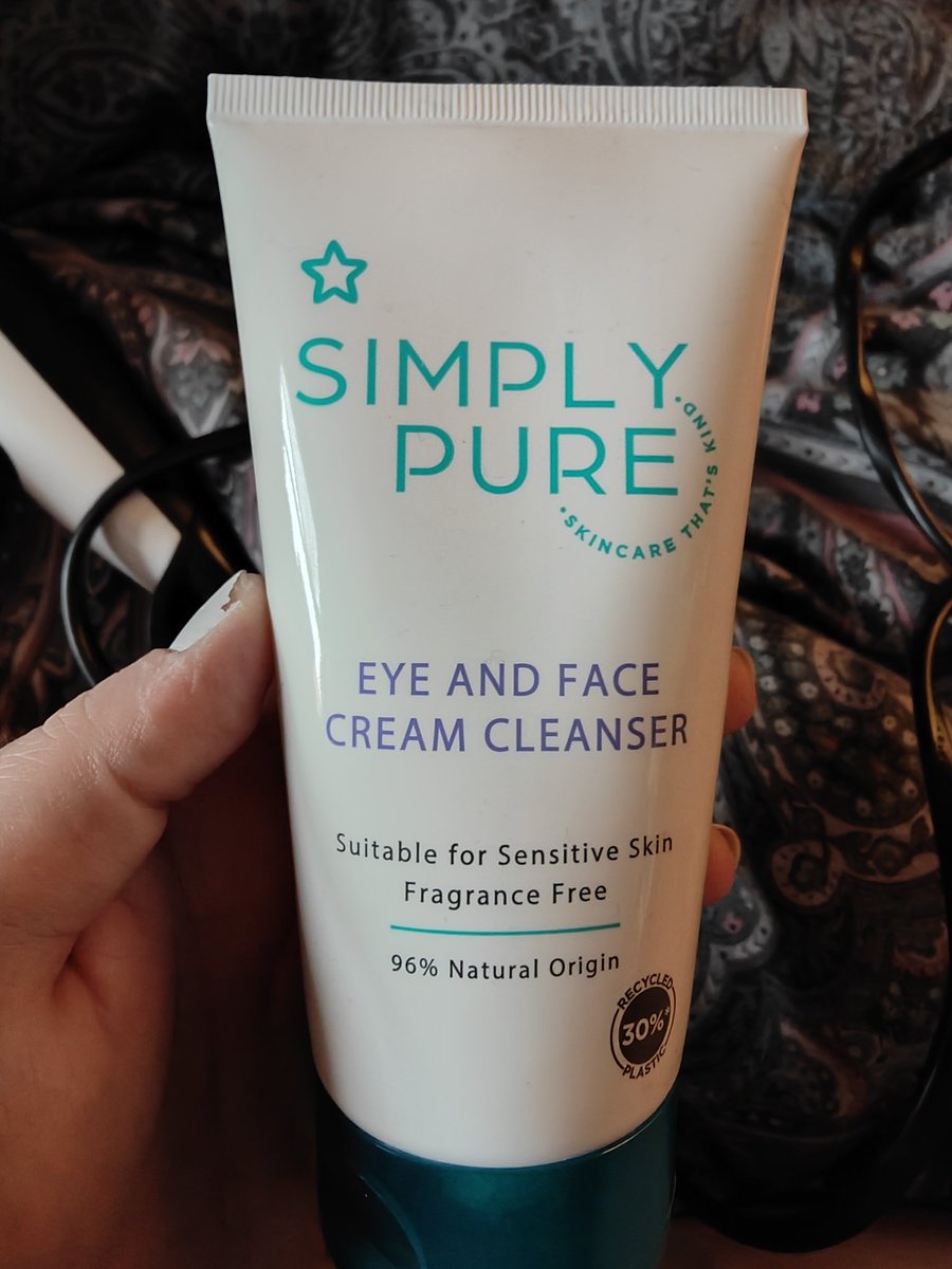 flit_707's tweet photo. @sophdoeslife This cleanser from @superdrug is incredible 😍 so affordable. Melts off the makeup, leaves my skin so nice and soft. Fragrance and cruelty free 💜 I have sensitive oily/dry combo skin too with acne breakouts. This is a massive win for me. Love it 😍🥰 https://t.co/zGv97UizuS