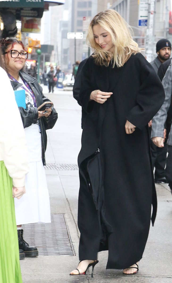 Dazzling Jodie Comer on Twitter: "📷 | Jodie Comer is seen outside 'The