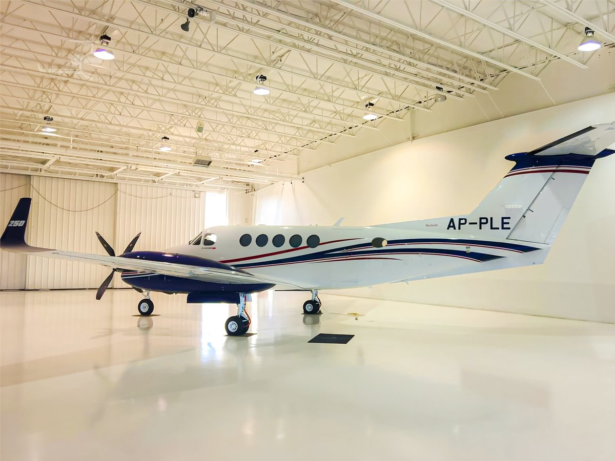 Enchanting sight blended with passengers' composure and rejuvenation
#PrincelyJets #ItsAboutTime
.
.
.
.
.
.
.
.
.
.
#luxurylifestyle #flying #aviations #privateflight #Hangar #bookyourflight #flybeechcraft #instagood #photography #beautiful #beauty #kingair250 #corporate #travel