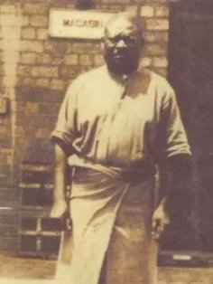 2LaRepublique's tweet photo. Simon Kimbangu est né le 12 septembre 1887 à N'kamba dans  l’actuel Kongo Central. Fils d’un chef spirituel, il est baptisé par la Baptist Missionary Society en 1915 et est formé pour devenir catéchiste. C’est vers 1915 qu’il déclare que Dieu l’a appelé à une mission précise : https://t.co/u2GOoEOA8c
