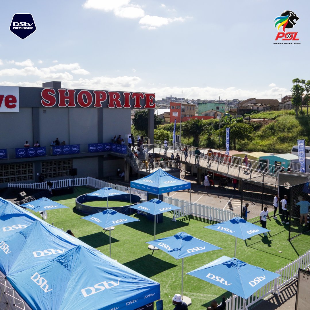 BabizeBonke_ZA's tweet photo. Ses’fikile KZN! We are live KwaMnyandu Shopping Centre - Come meet your favourite football legends, talent, and stand a chance to win awesome prizes just for being a part of the DStv family 🎁⚽️#MyPerfectMatchDayExperience https://t.co/6sEtO8UDu0